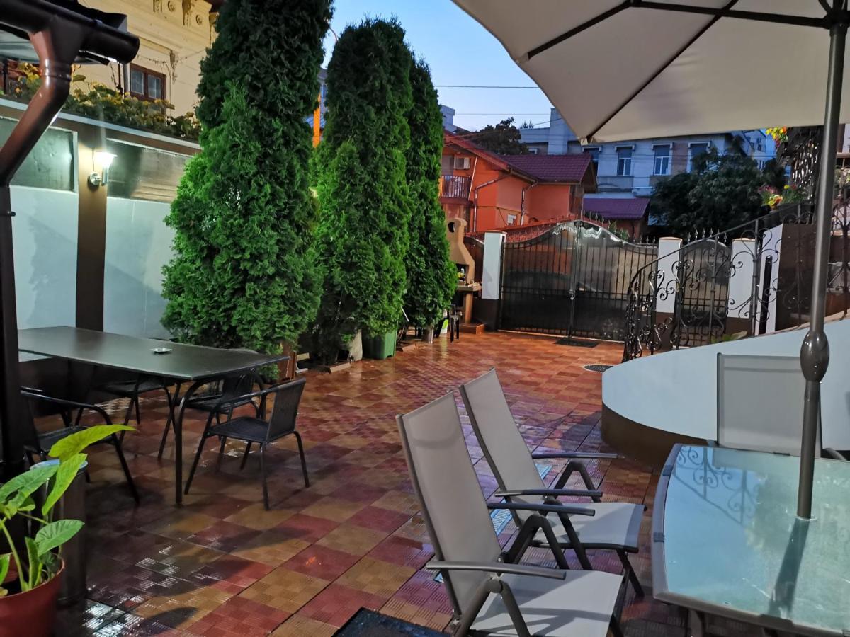Joe Hostel Bucharest Luaran gambar