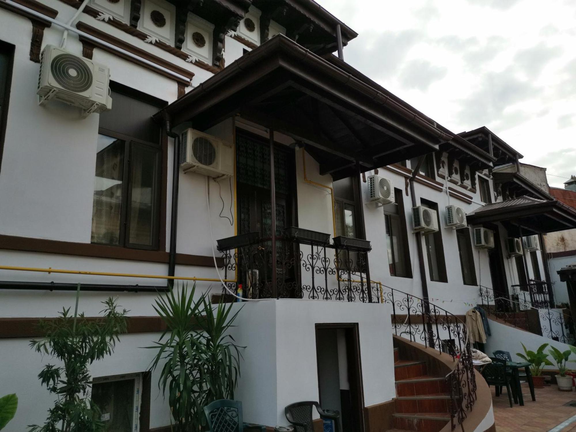 Joe Hostel Bucharest Luaran gambar