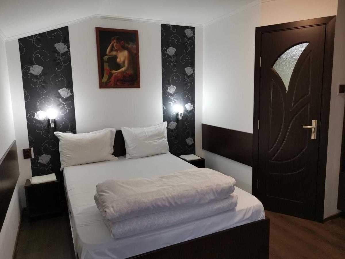 Joe Hostel Bucharest Luaran gambar