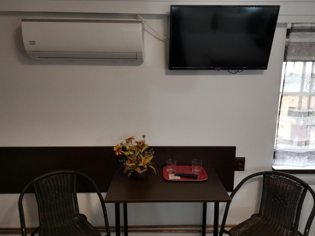 Joe Hostel Bucharest Luaran gambar