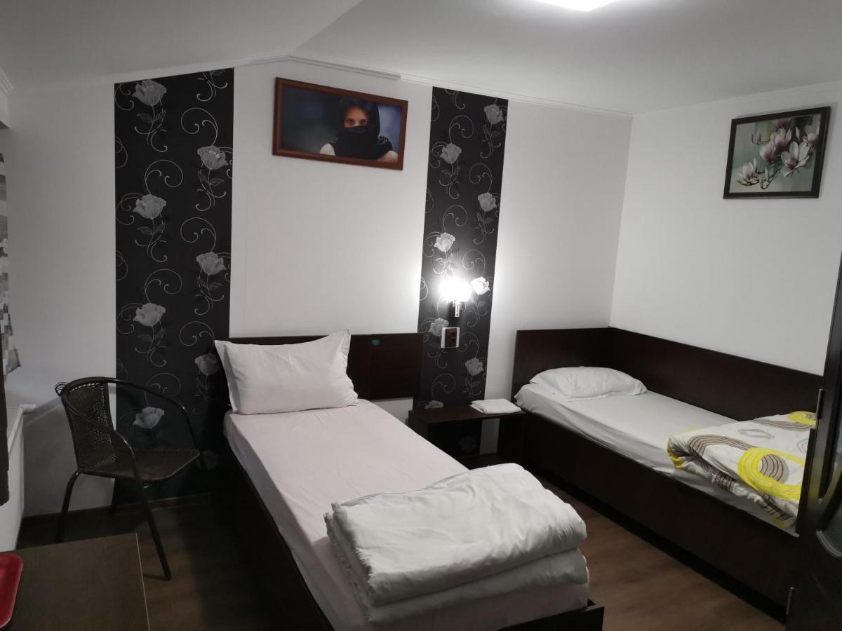 Joe Hostel Bucharest Luaran gambar